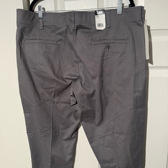 Lee Extreme Motion MVP Relaxed Straight Pant Mens Gray Gravel, Size 40 X 29 - Picture 4 of 8